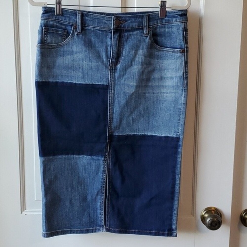 PATCHWORK JEAN SKIRT SIZE 8 MIDI LENGTH STRETCH  NY & CO DARK LIGHT